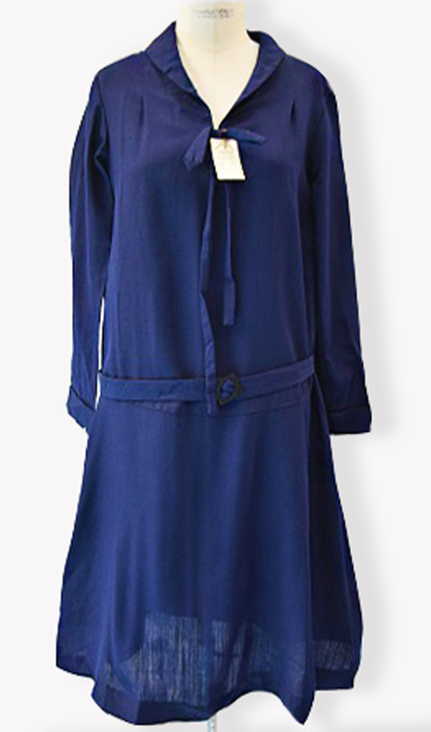 1920F – Robe – 02