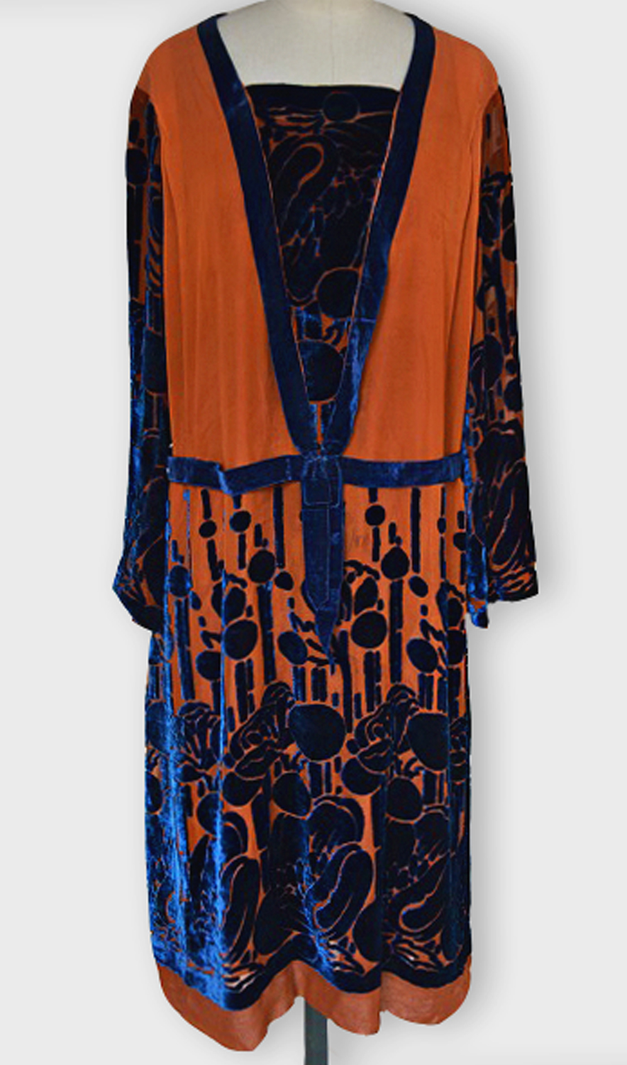 1920F – Robe – 65