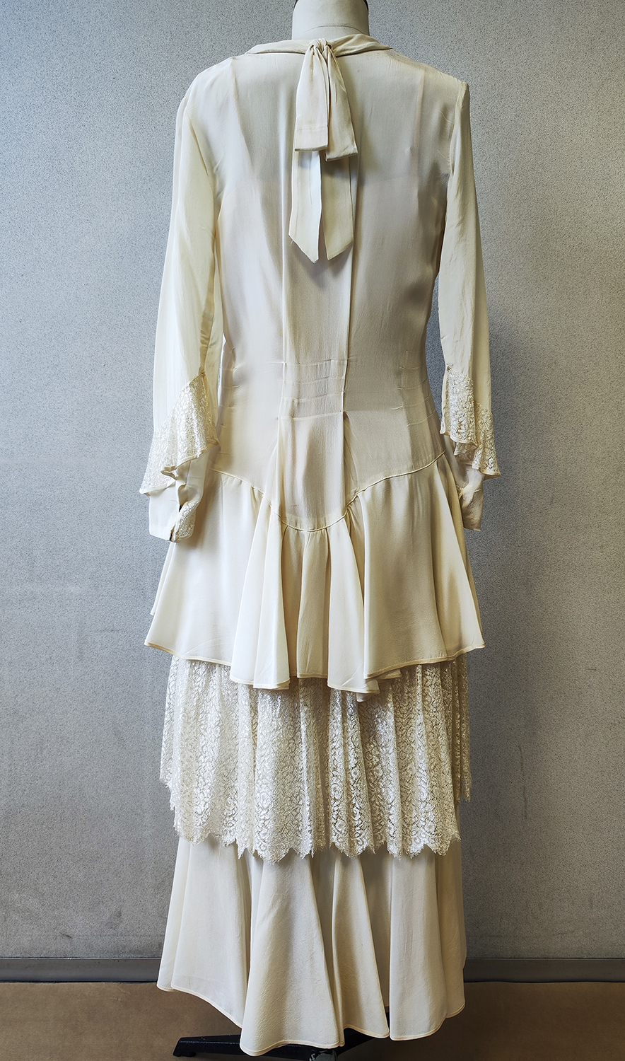 1920F – Robe – 1128 (2)