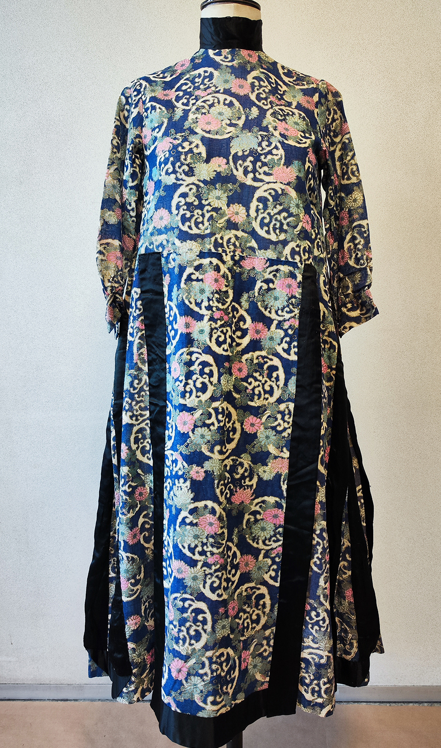 1920F – Robe – 1233