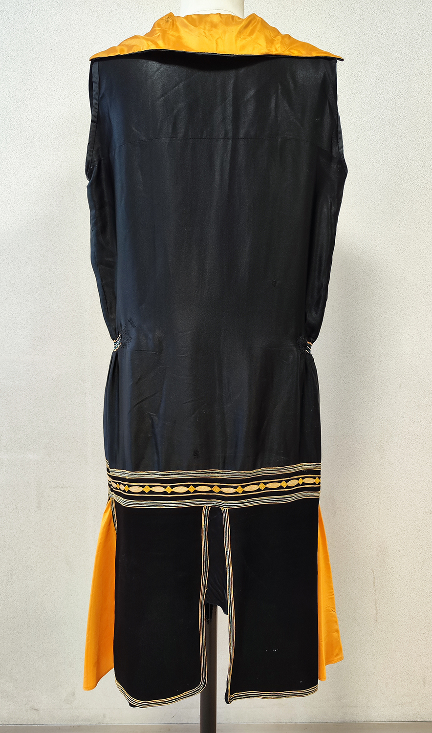 1920F – Robe – 1252 (2)