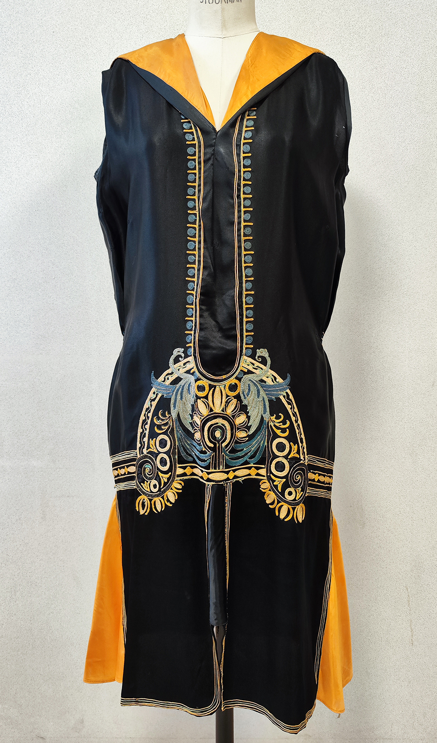 1920F – Robe – 1252