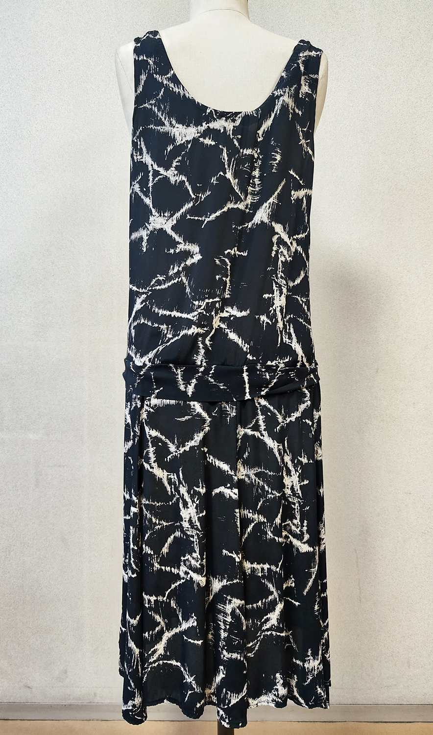1920F – Robe – 132(2)