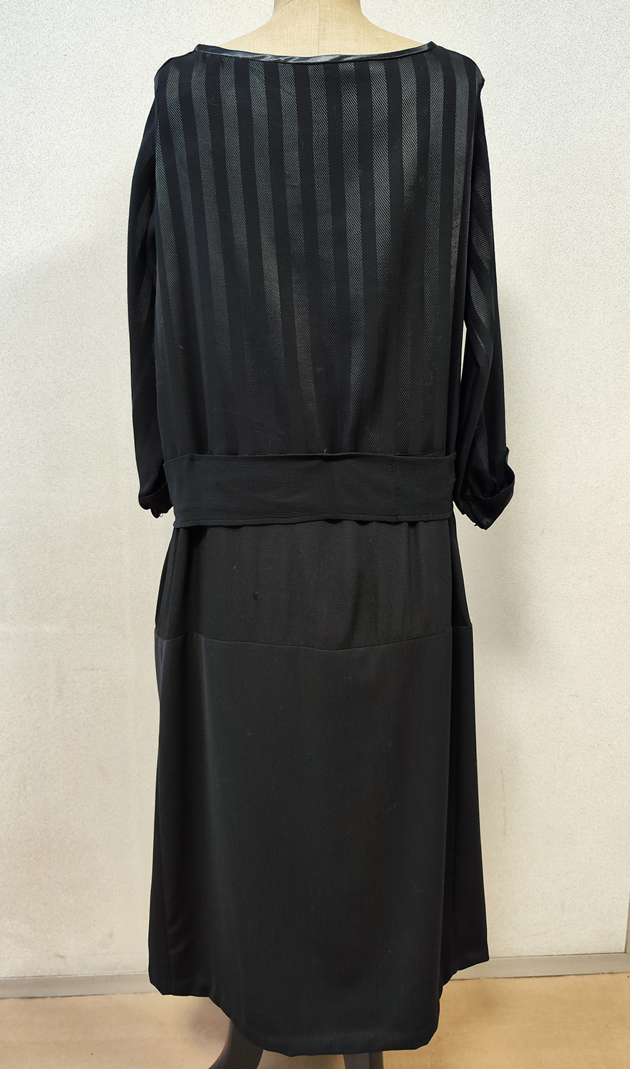 1920F – Robe – 1400 (2)