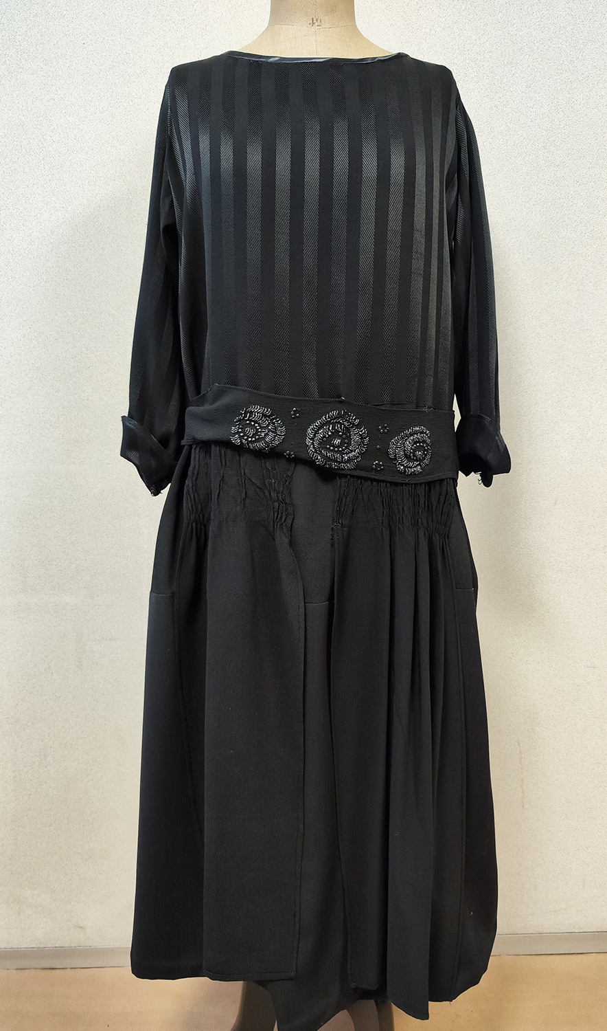 1920F – Robe – 1400