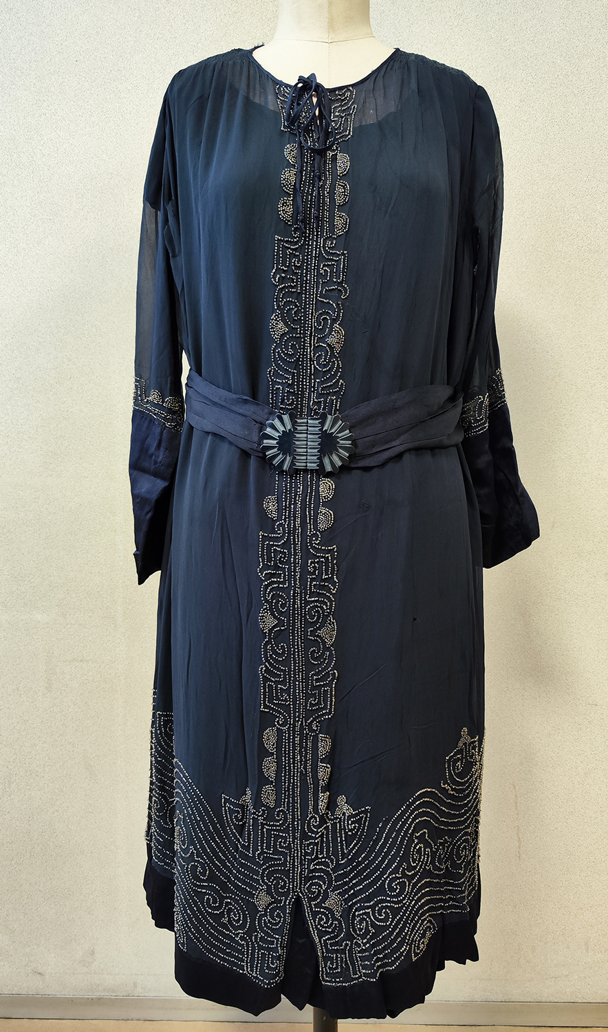 1920F – Robe – 1402