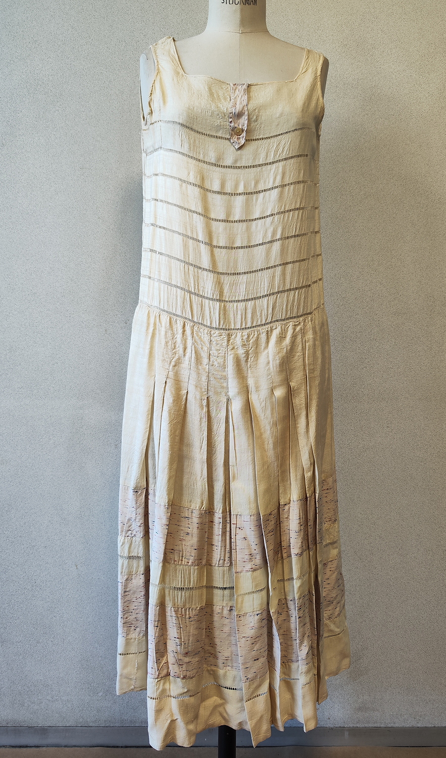 1920F – Robe – 1403