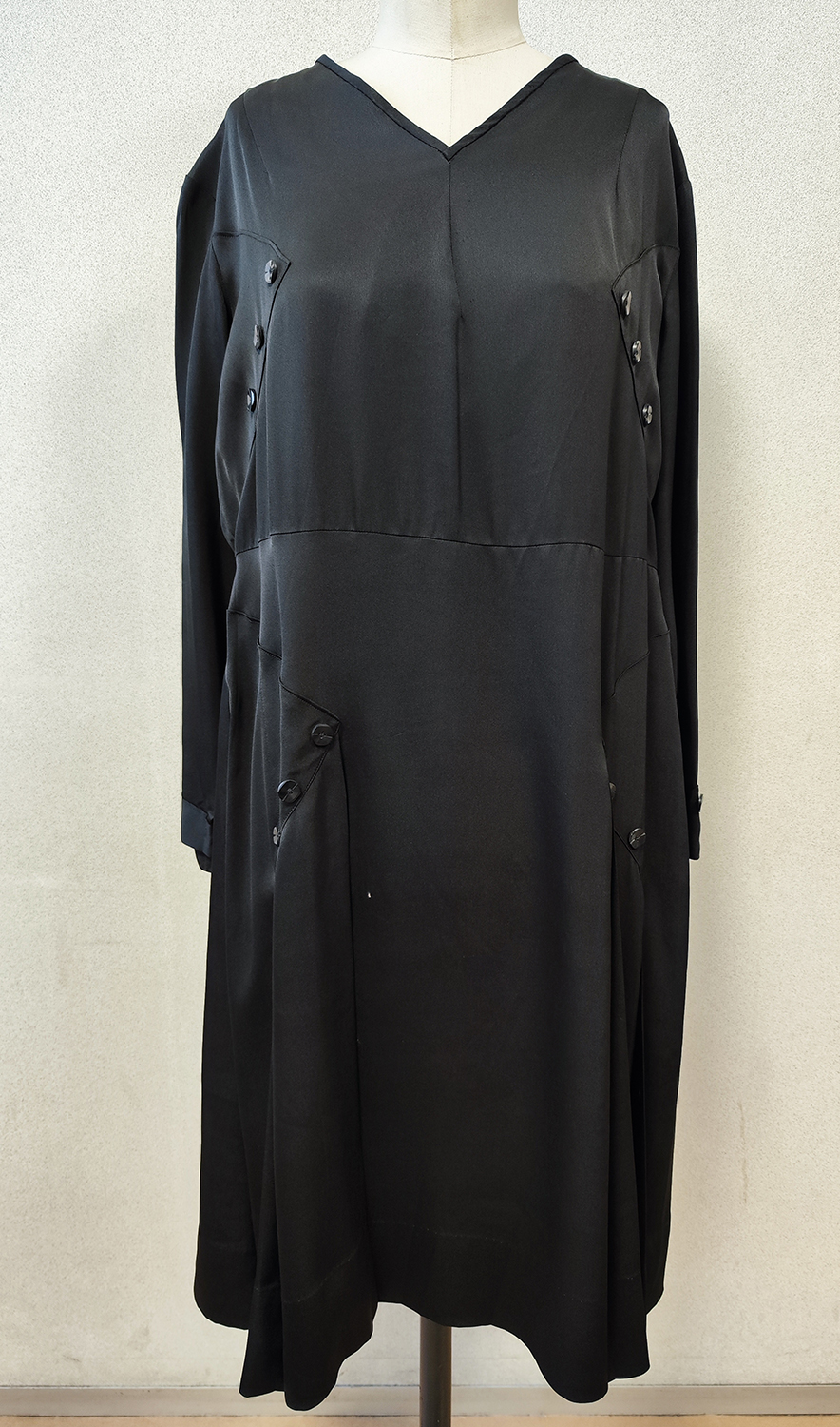 1920F – Robe – 1409