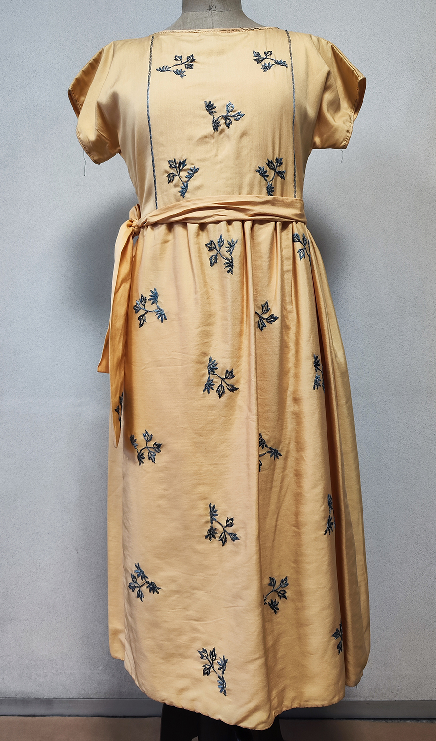 1920F – Robe – 1410