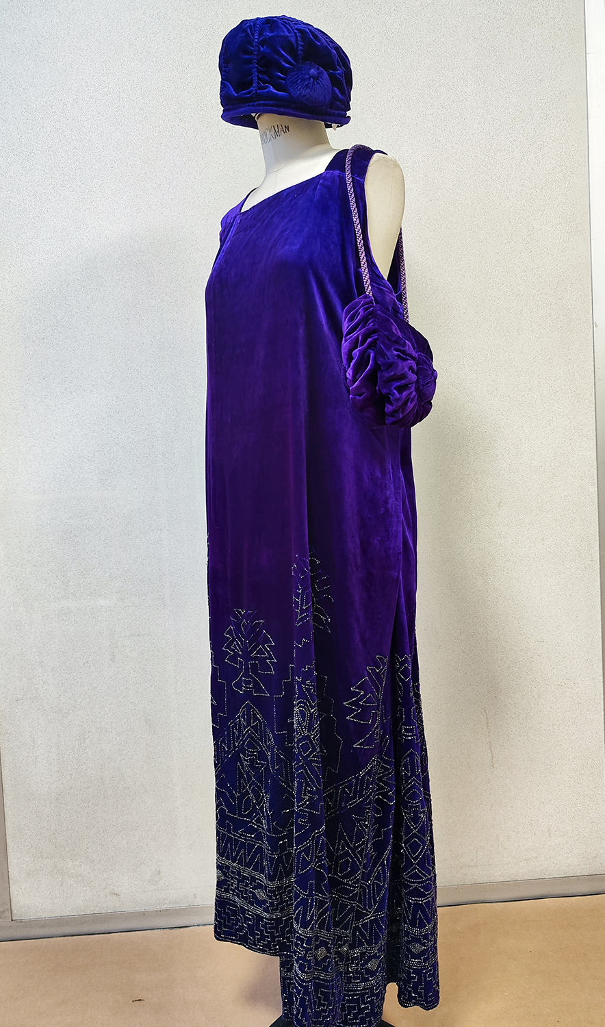 1920F – Robe – 1417 (3)