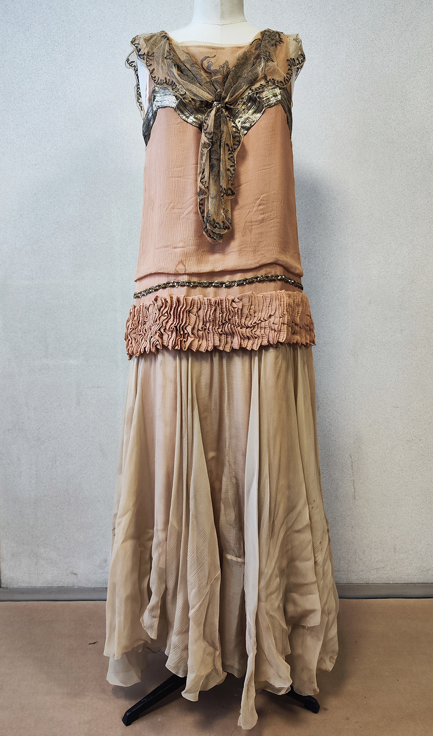 1920F – Robe – 1421