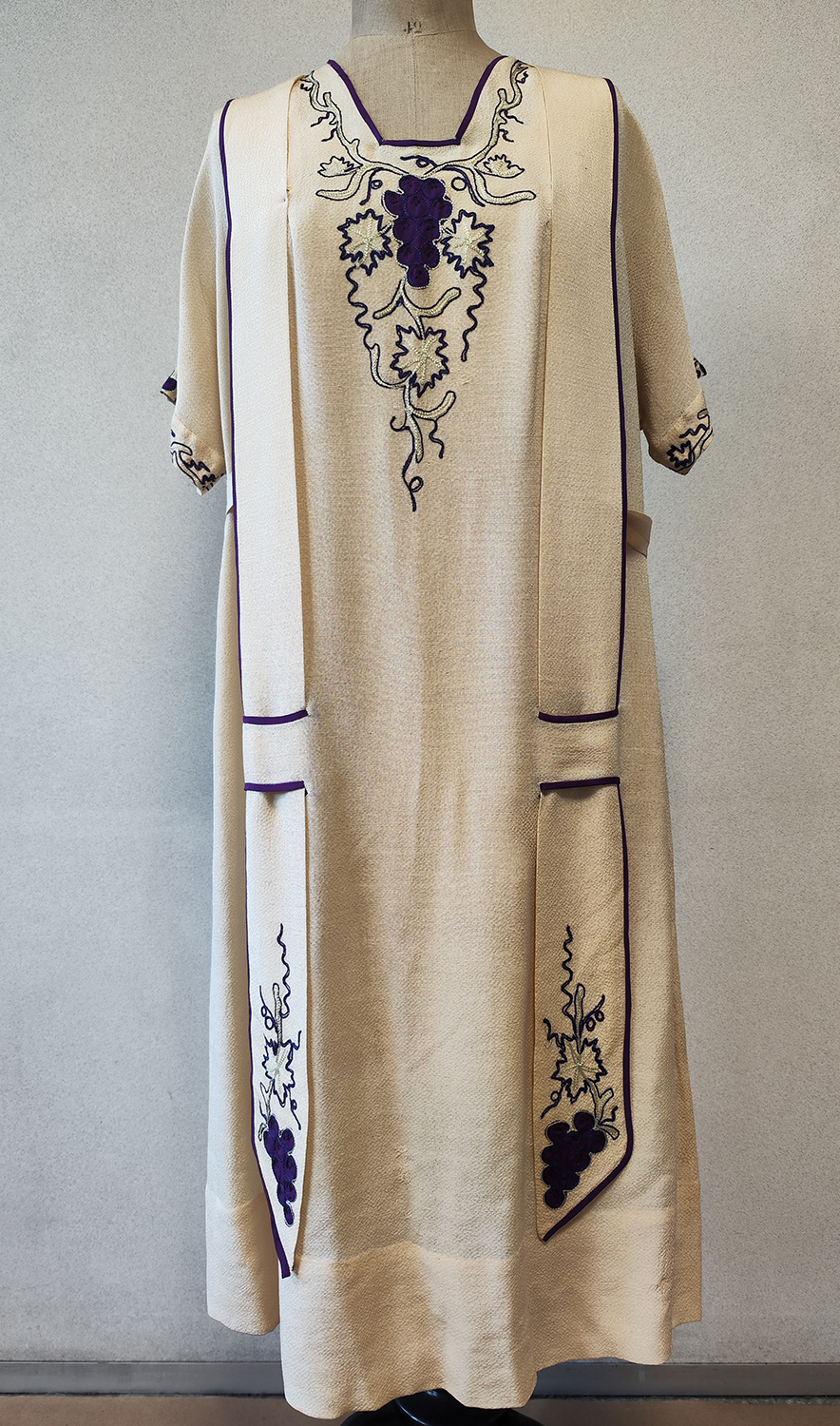 1920F – Robe – 1424