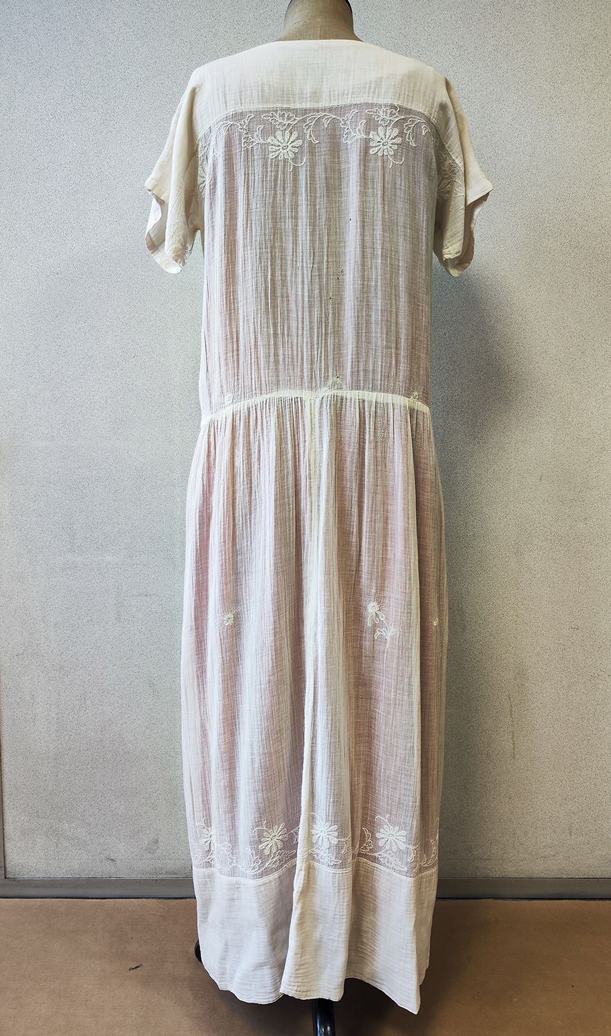 1920F – Robe – 1425 (2)