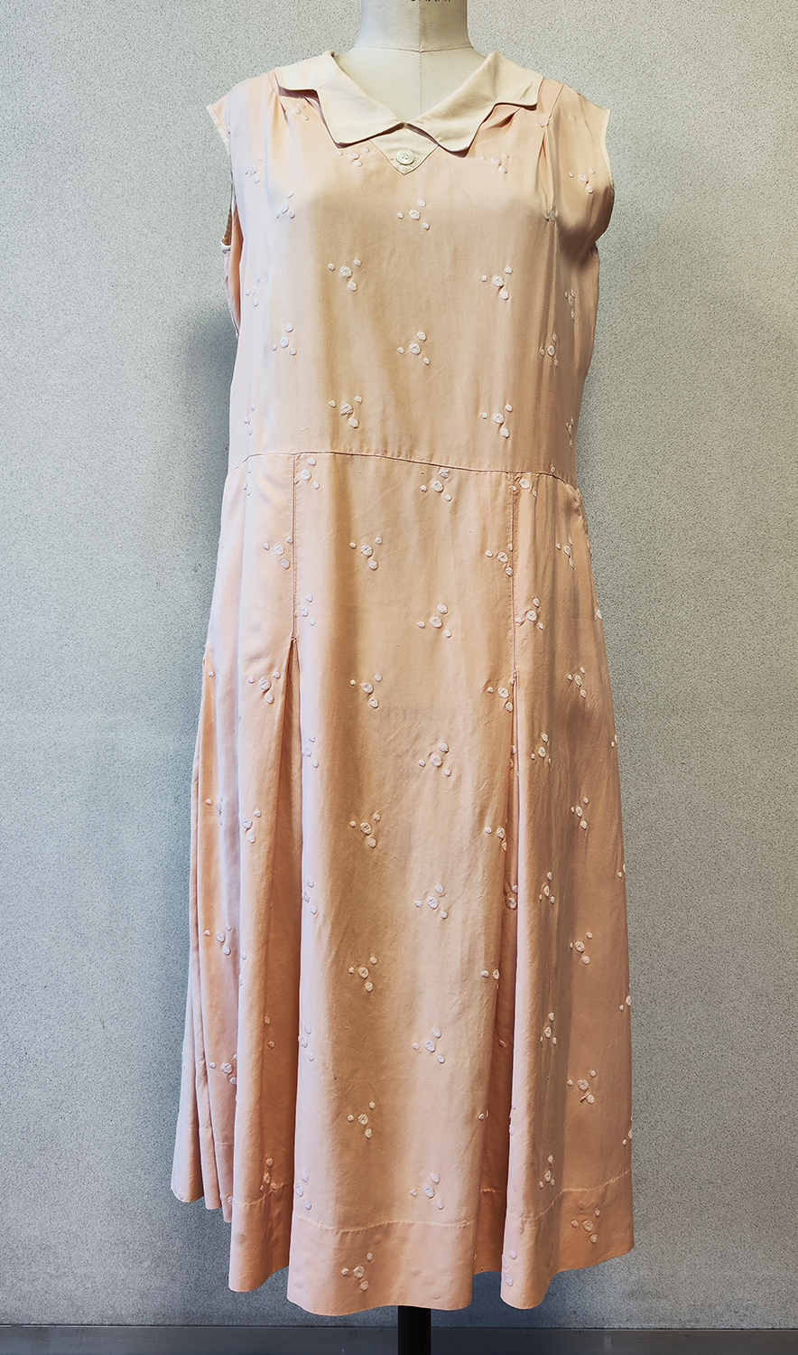 1920F – Robe – 1427