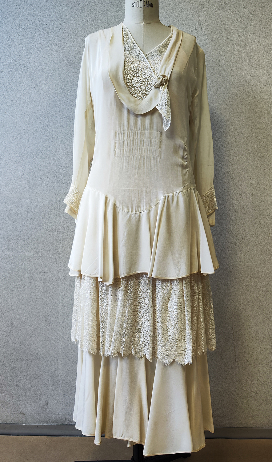 1920F – Robe – 1431