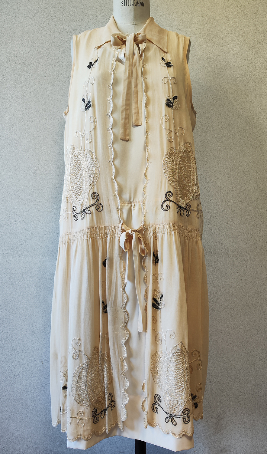 1920F – Robe – 1432