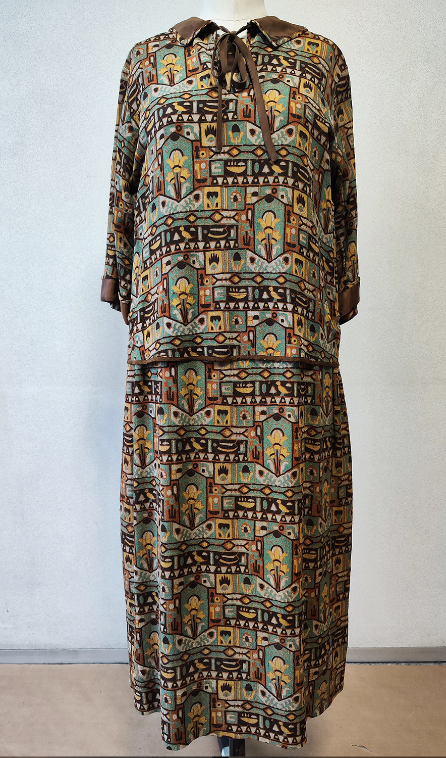1920F – Robe – 1437