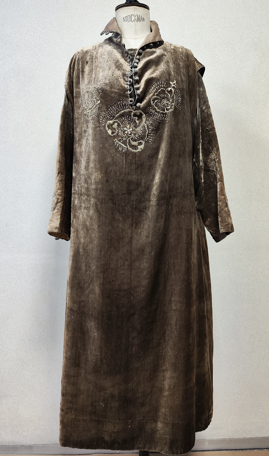 1920F – Robe – 1441
