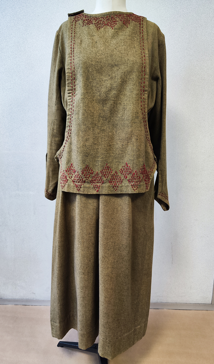 1920F – Robe – 1443