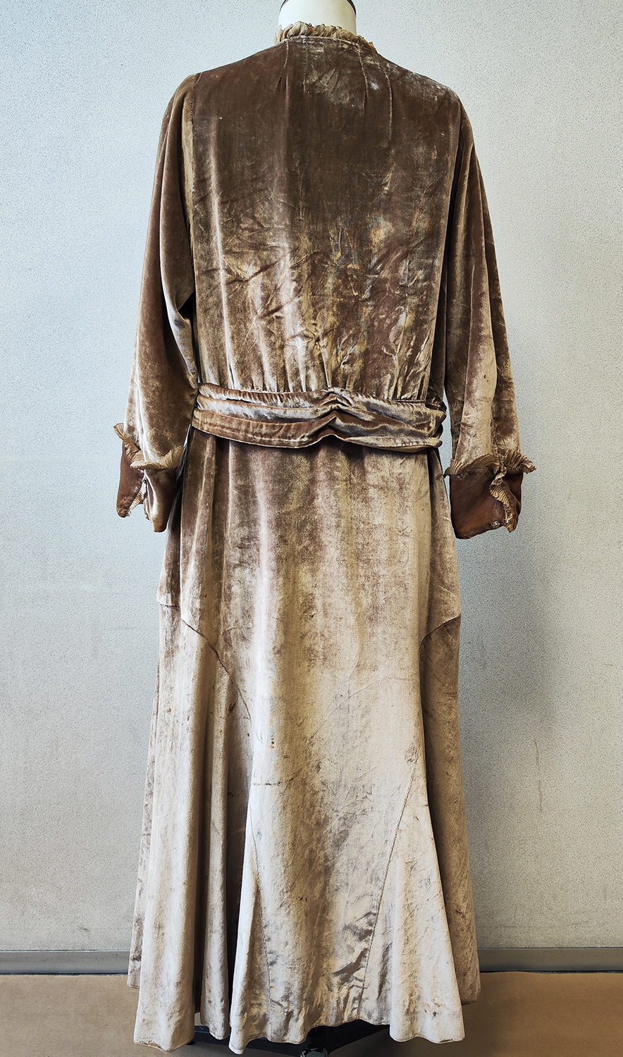 1920F – Robe – 1444 (2)
