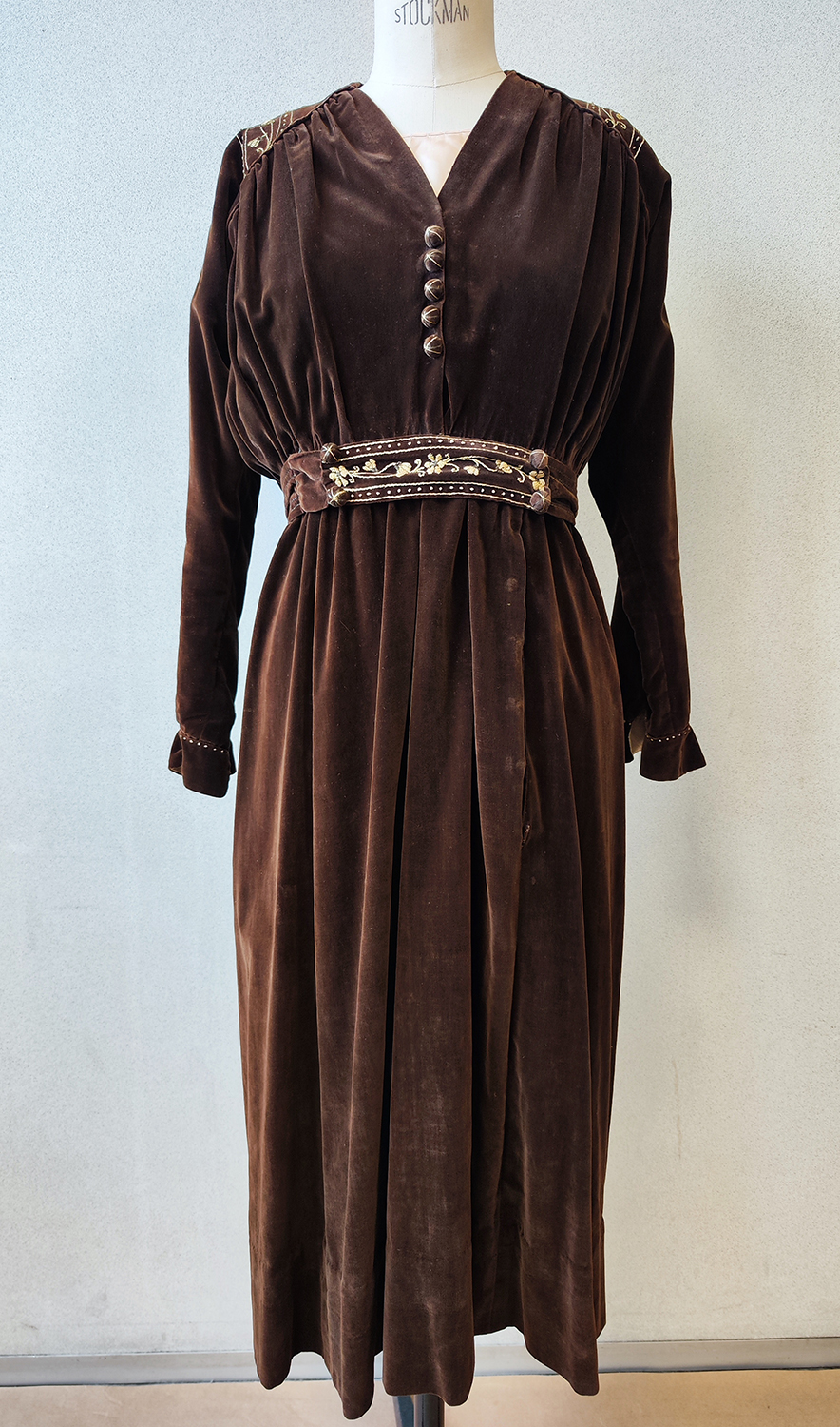 1920F – Robe – 1445