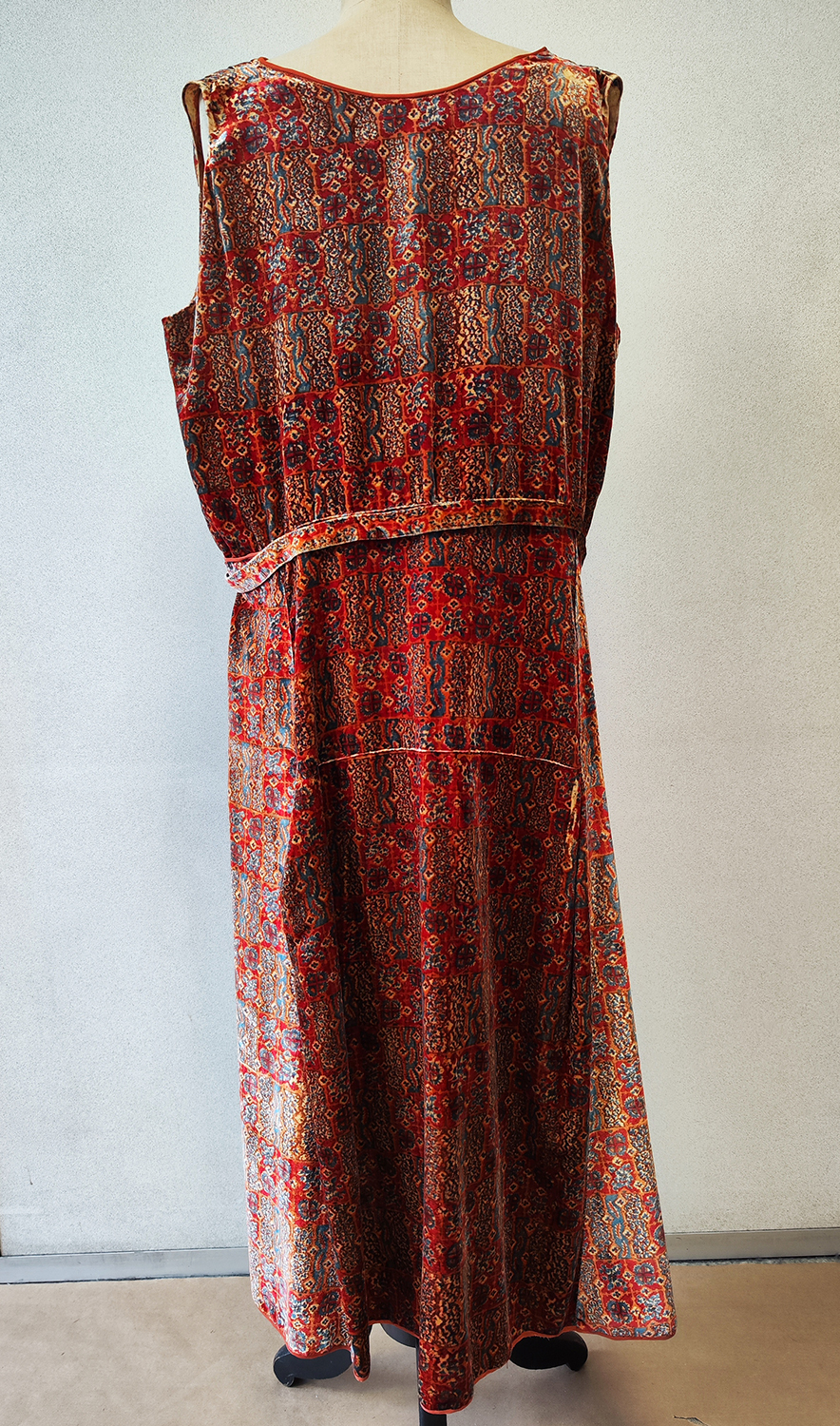 1920F – Robe – 1450 (2)