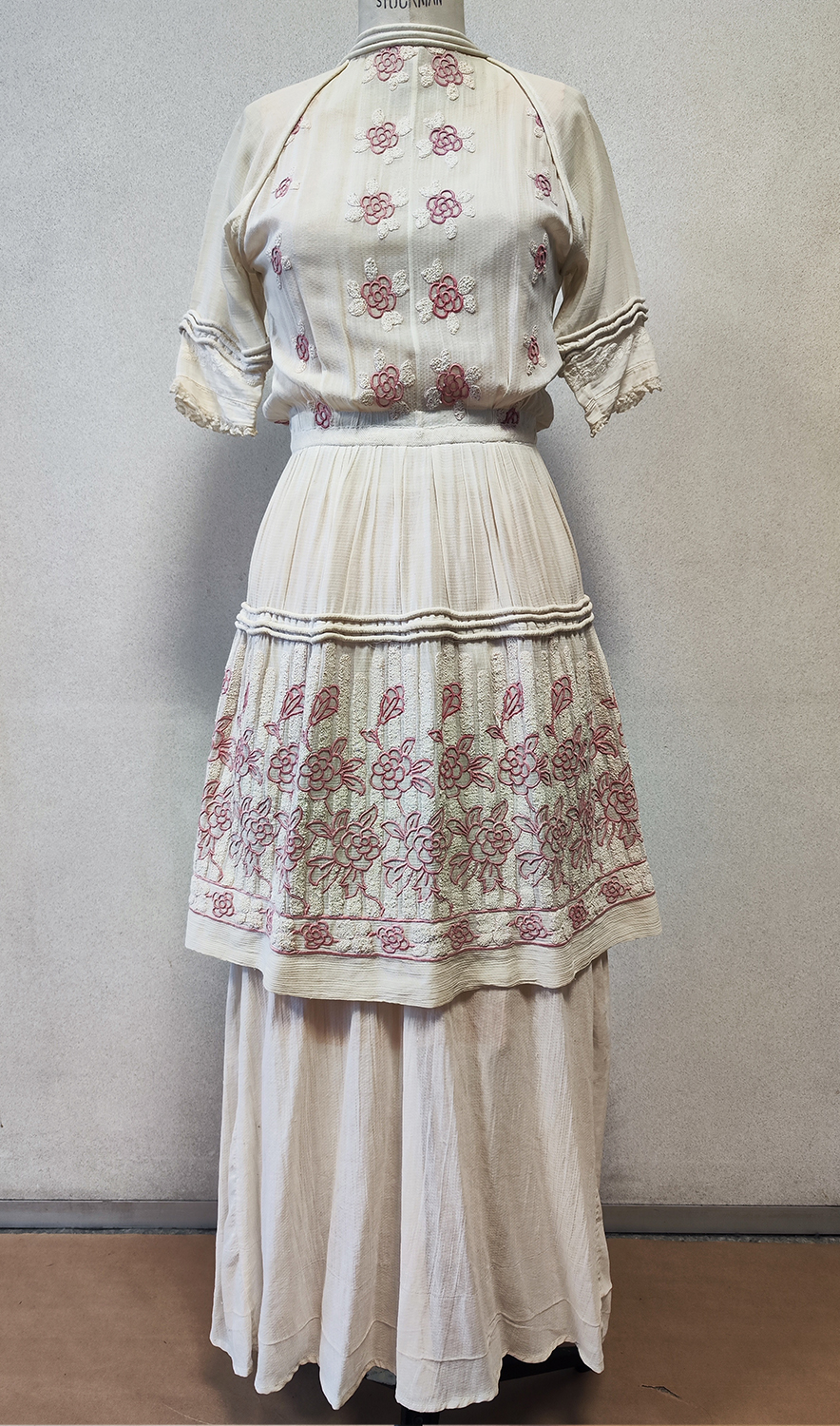1920F – Robe – 1451