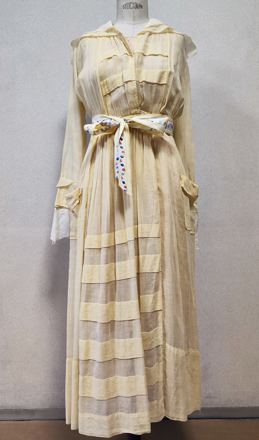 1920F – Robe – 1453