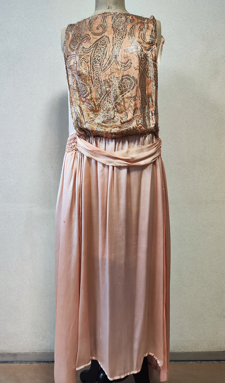 1920F – Robe – 1459