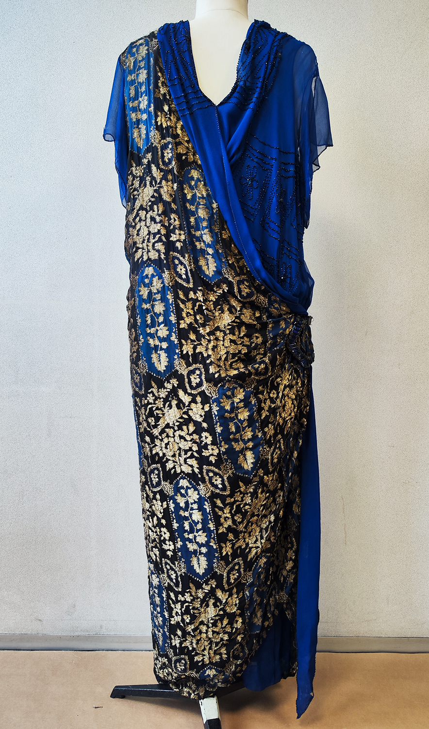 1920F – Robe – 1460 (2)