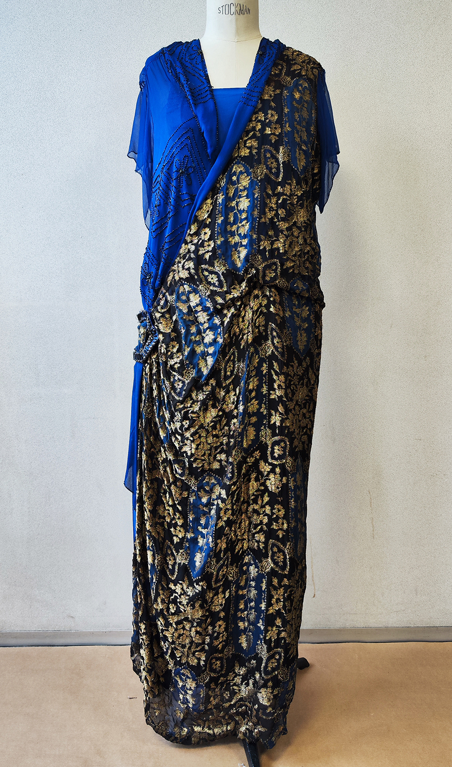 1920F – Robe – 1460