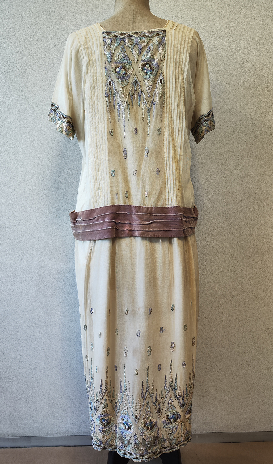 1920F – Robe – 1465 (2)