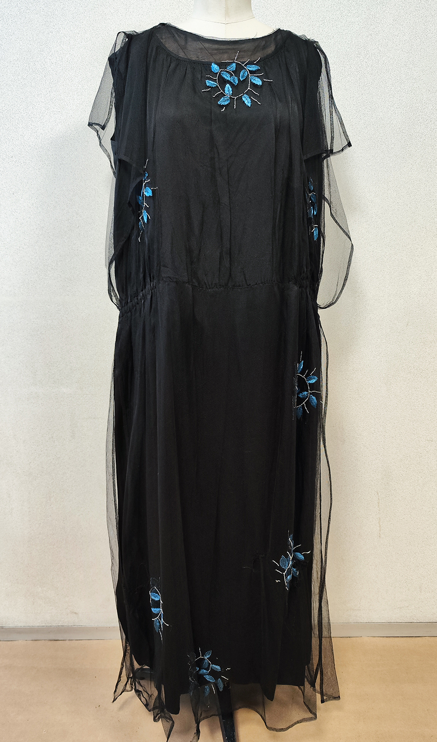 1920F – Robe – 1468