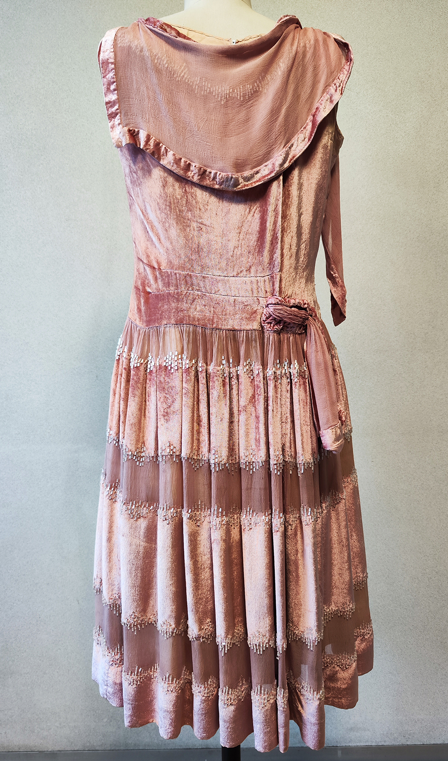 1920F – Robe – 1481 (2)