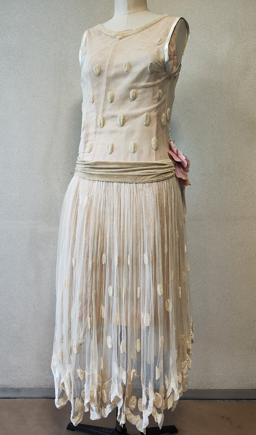 1920F – Robe – 1483