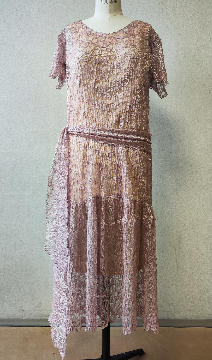 1920F – Robe – 1489