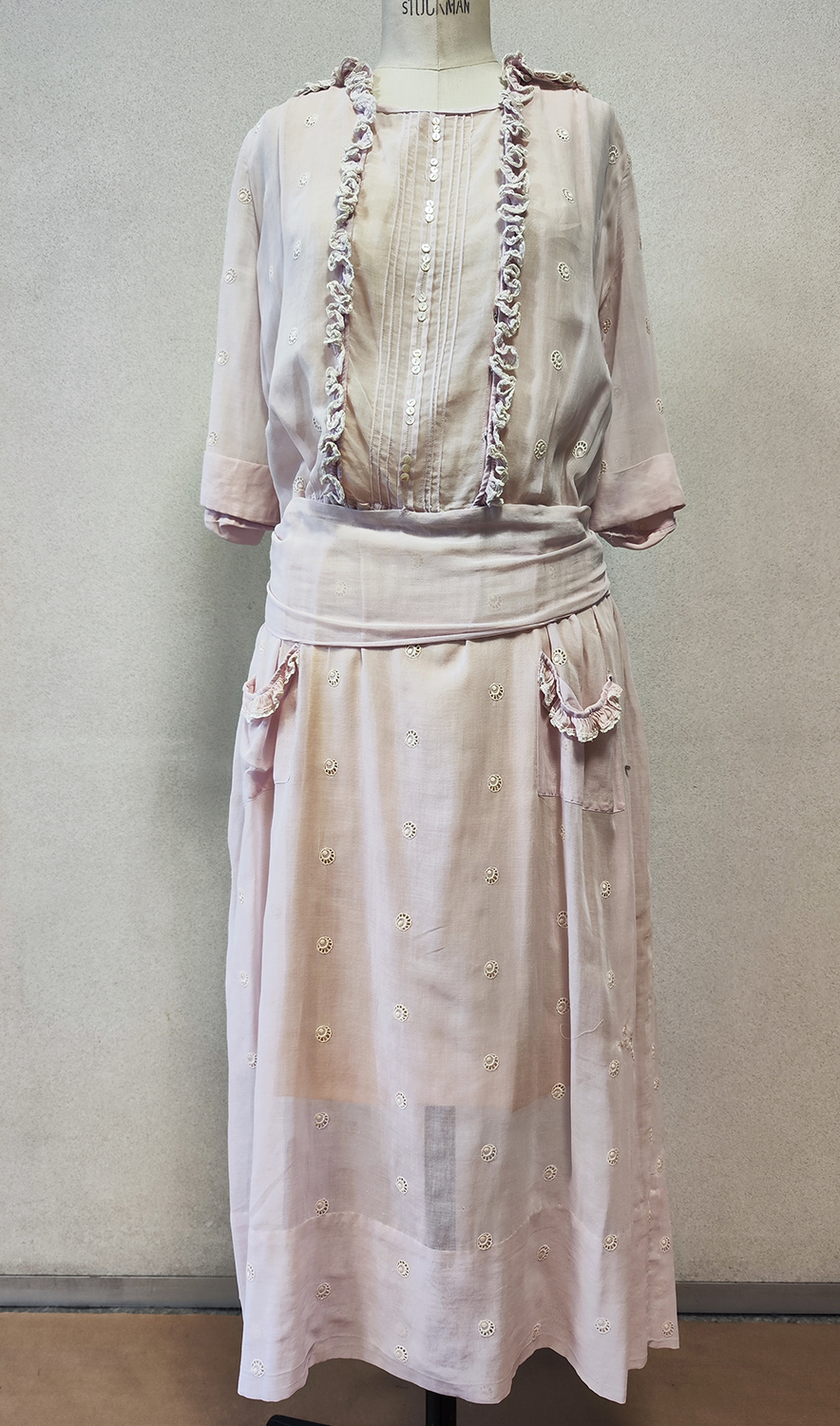 1920F – Robe – 1493