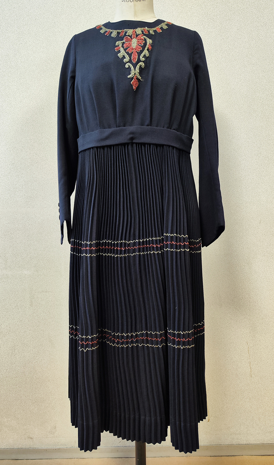 1920F – Robe – 1496