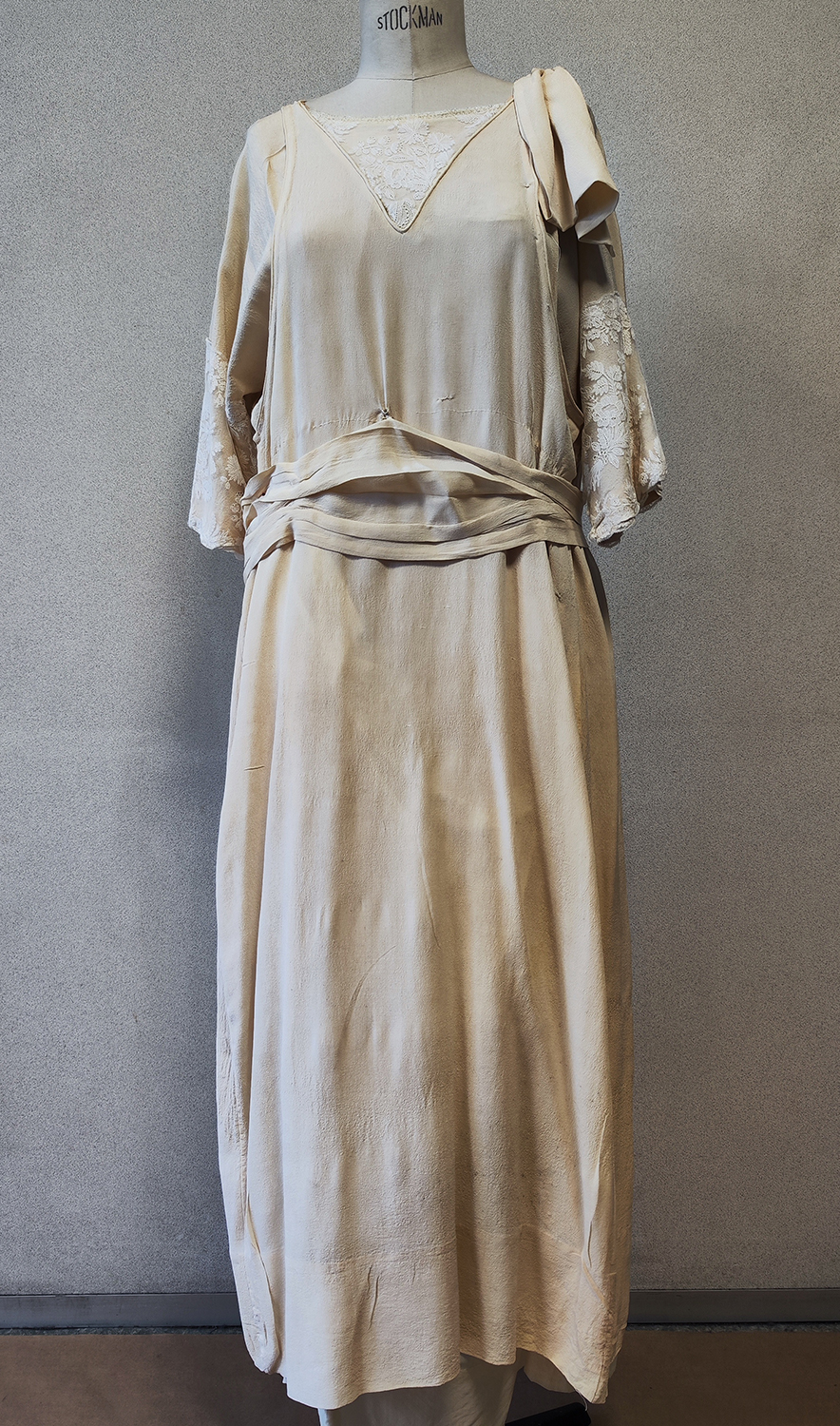 1920F – Robe – 1498