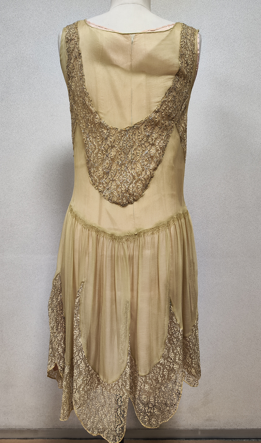 1920F – Robe – 1499 (2)