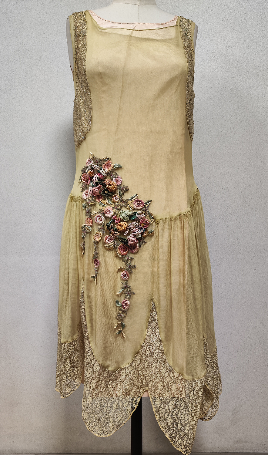 1920F – Robe – 1499