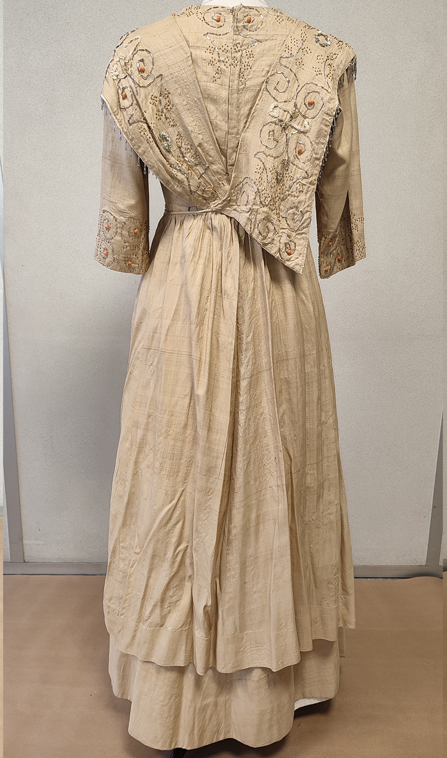 1920F – Robe – 1505 (2)