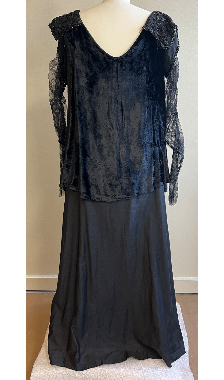 1920F – Robe – 1506 (2)