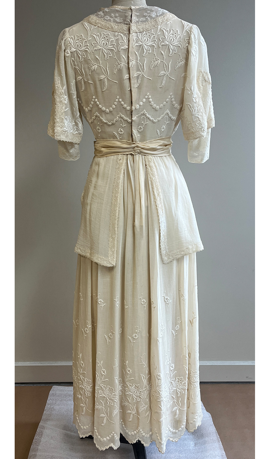 1920F – Robe – 1508 (2)