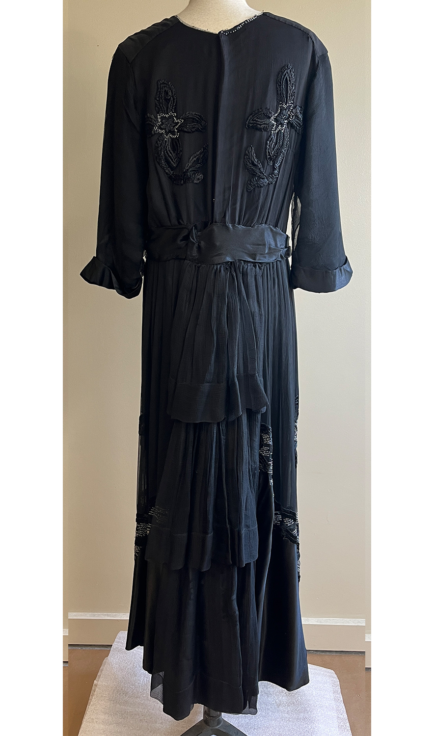 1920F – Robe – 1509 (2)