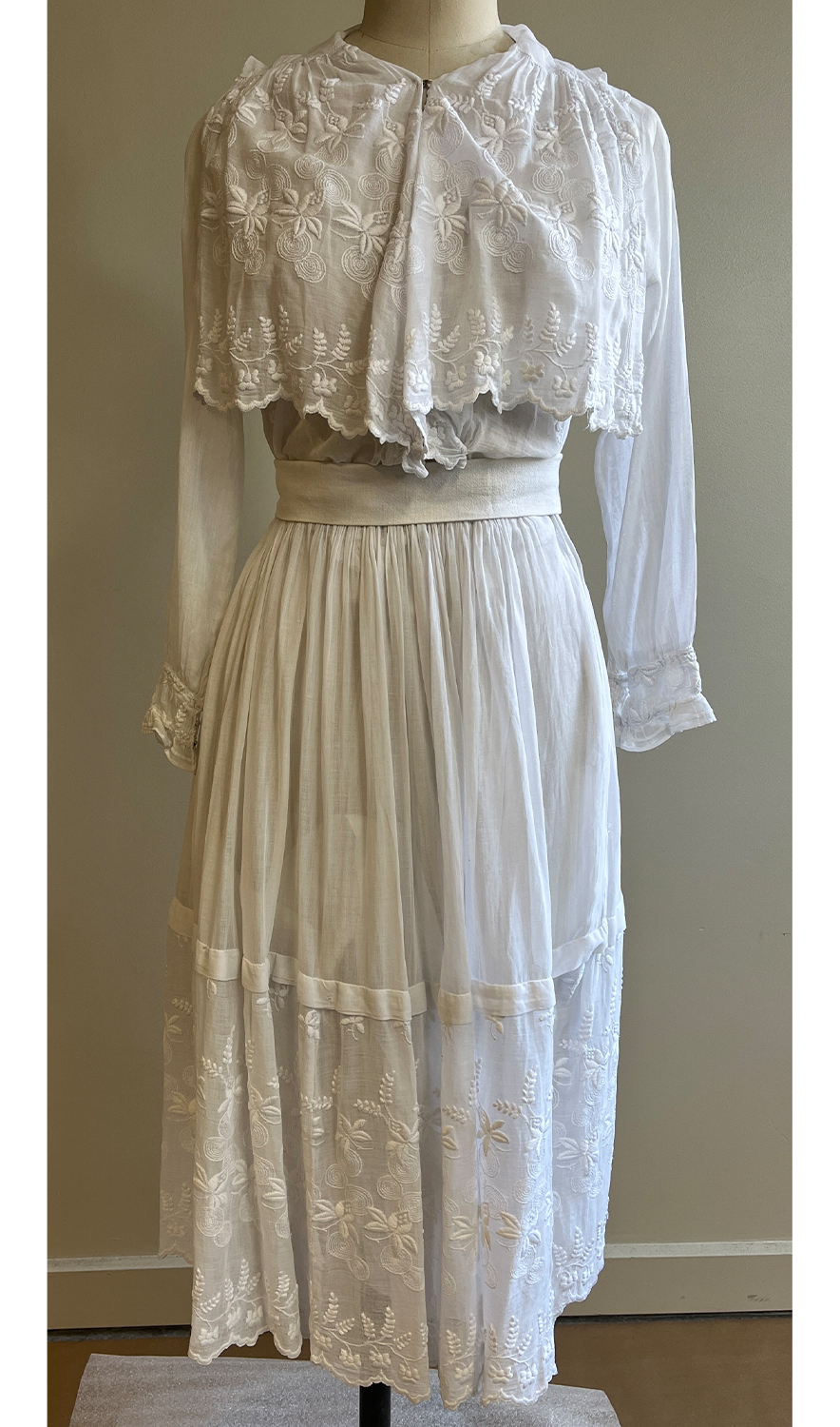 1920F – Robe – 1511 (2)