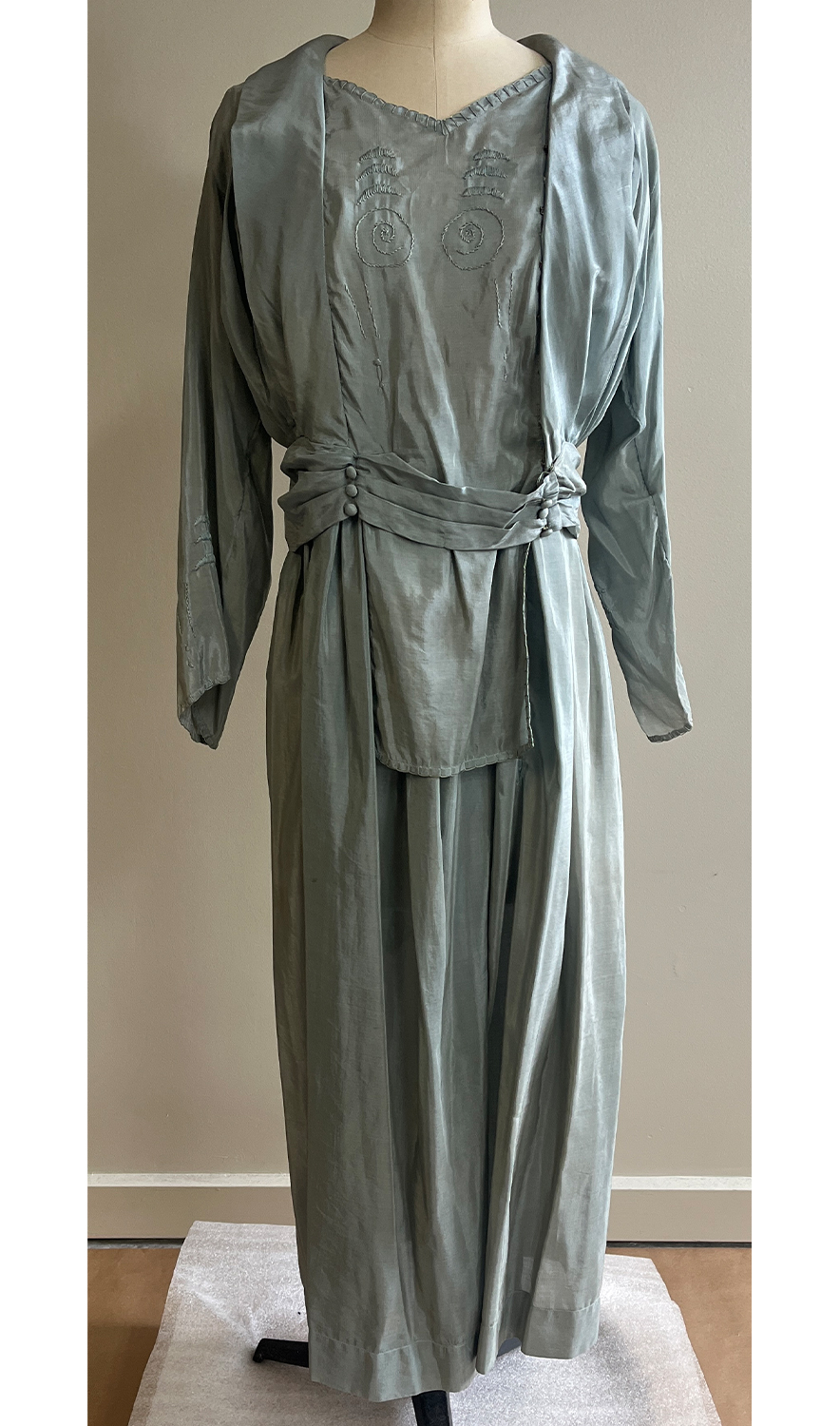 1920F – Robe – 1512