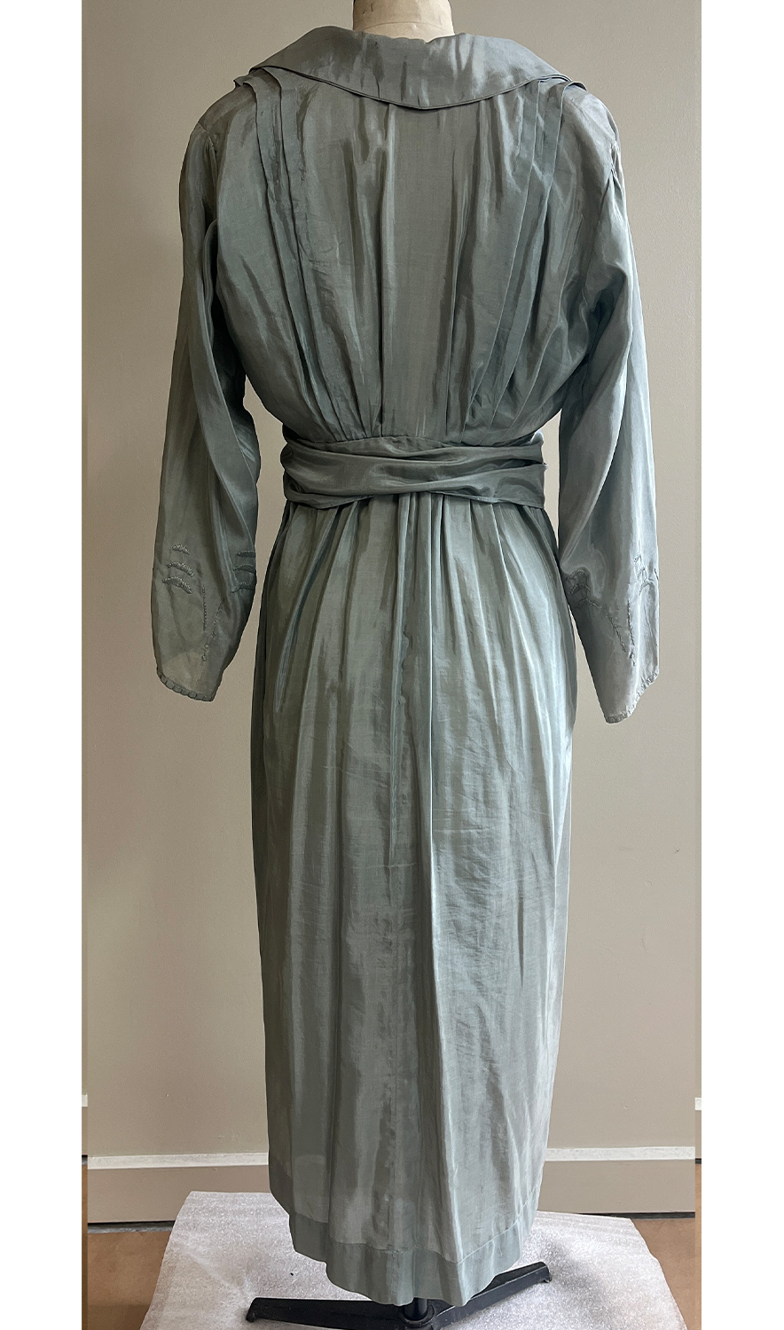 1920F – Robe – 1512 (2)