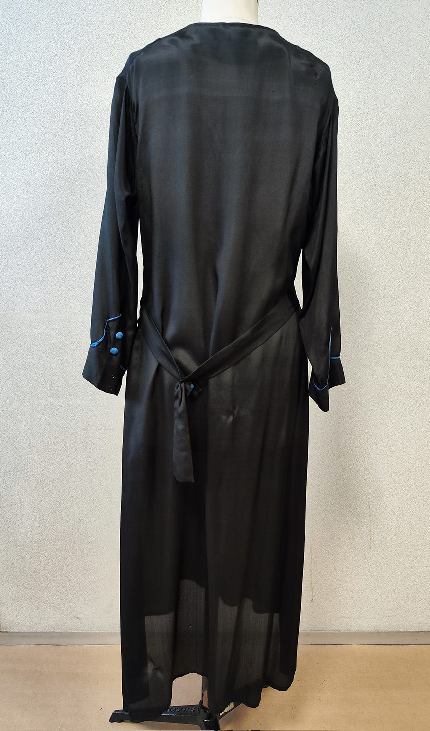 1920F – Robe – 151(2)