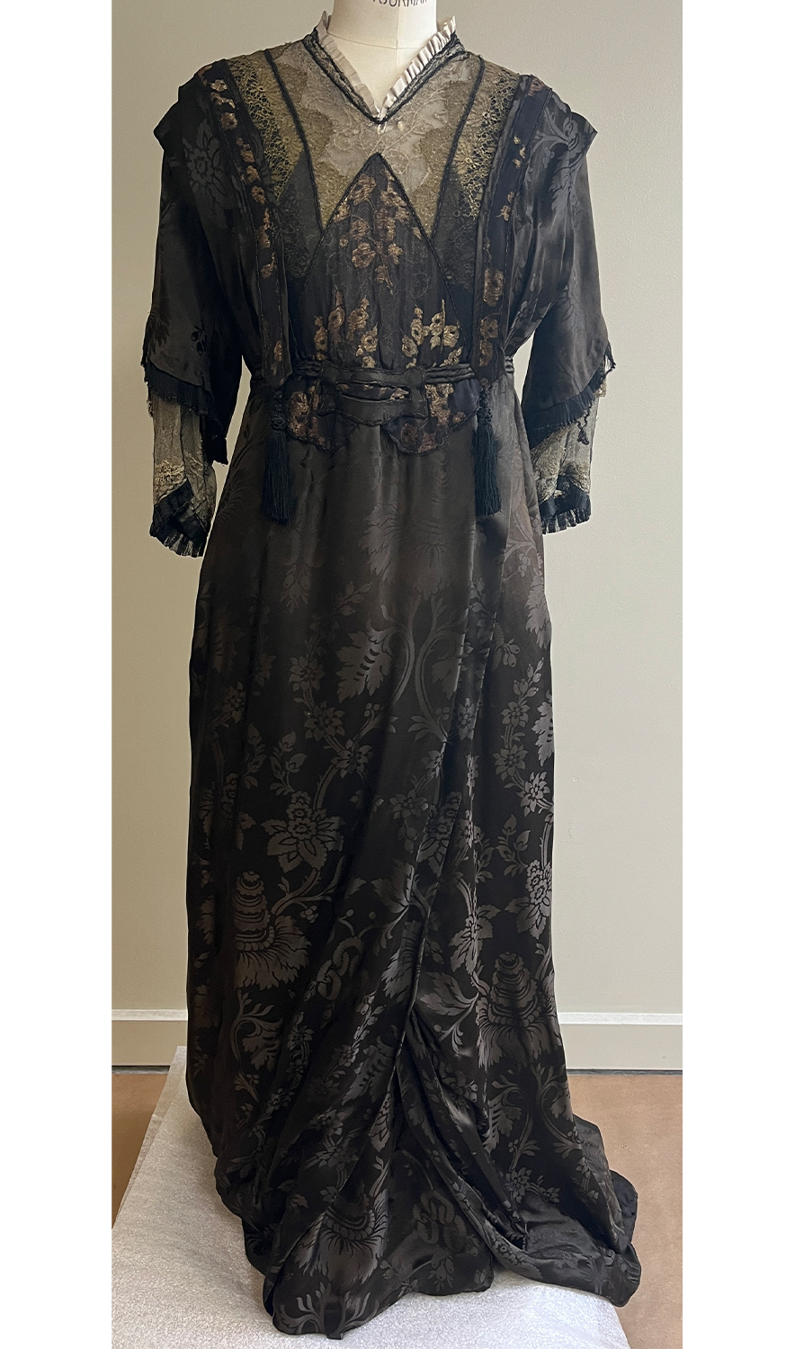 1920F – Robe – 1513